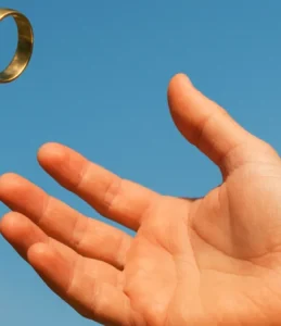 Sonhar jogando aliança fora: fim de ciclos e libertação