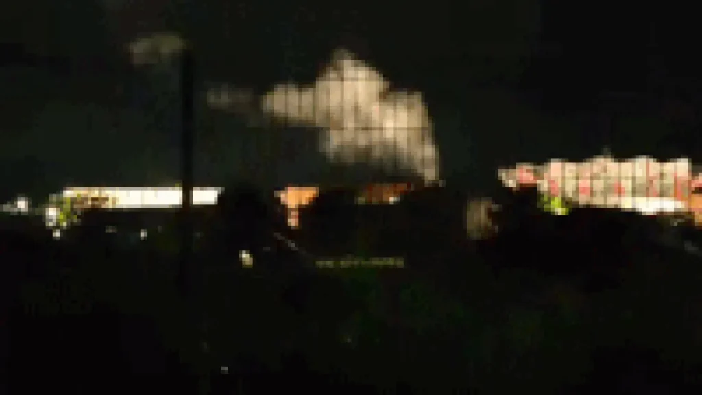 Fumaça no Shopping Bosque dos Ipês é vista na saída para Cuiabá