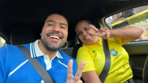 Motoristas de app vivem correria na estreia da Copa