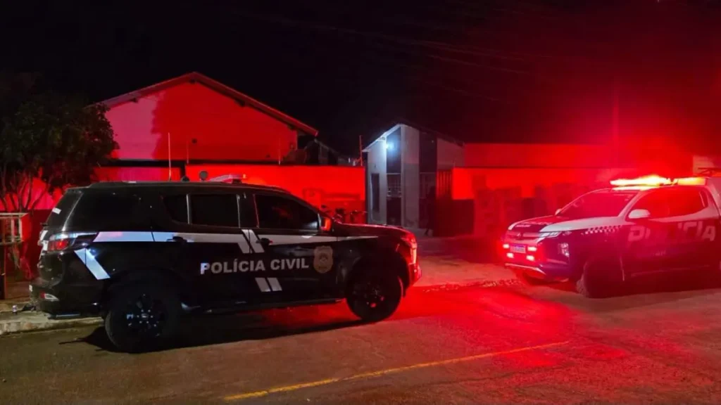 Jovem de 18 anos é morto a tiros na porta de casa em Jardim