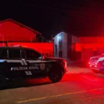 Jovem de 18 anos é morto a tiros na porta de casa em Jardim