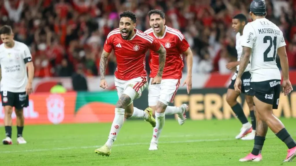Internacional vence Corinthians e abre vantagem nas oitavas