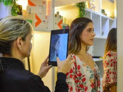 Clínica Hollywood celebra 12 anos com consulta estética solidária