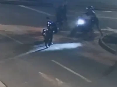 Jovem tem moto furtada por dupla que o cercou nas Moreninhas