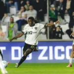 Atlético-MG vence no fim e avança às quartas da Copa do Brasil