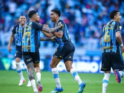 Grêmio vira sobre o São Paulo e deixa zona de rebaixamento