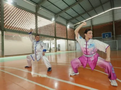 Pais e filhas fortalecem laços com o kung-fu em família