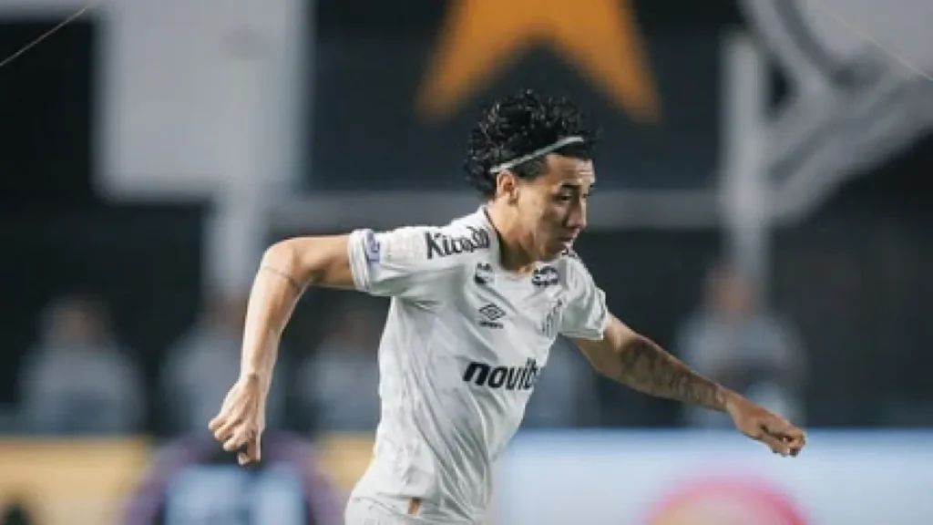 Athletico vence Santos e mantém 3º lugar no Brasileirão