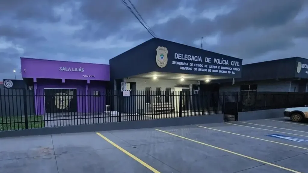 Jovem morto com 10 tiros ao abrir portão de casa em Costa Rica