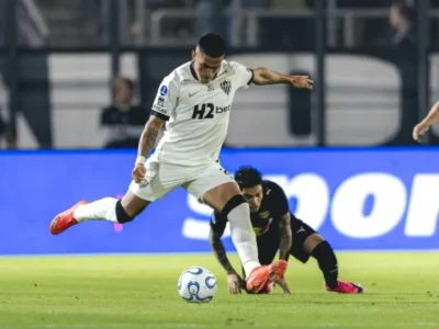 Cuello marca contra ex-clube e Galo vence na Sul-Americana