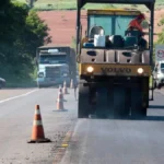 Trabalhador morre ao cair em caminhão de asfalto na BR-163