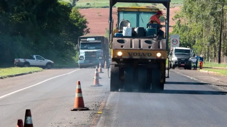 Trabalhador morre ao cair em caminhão de asfalto na BR-163