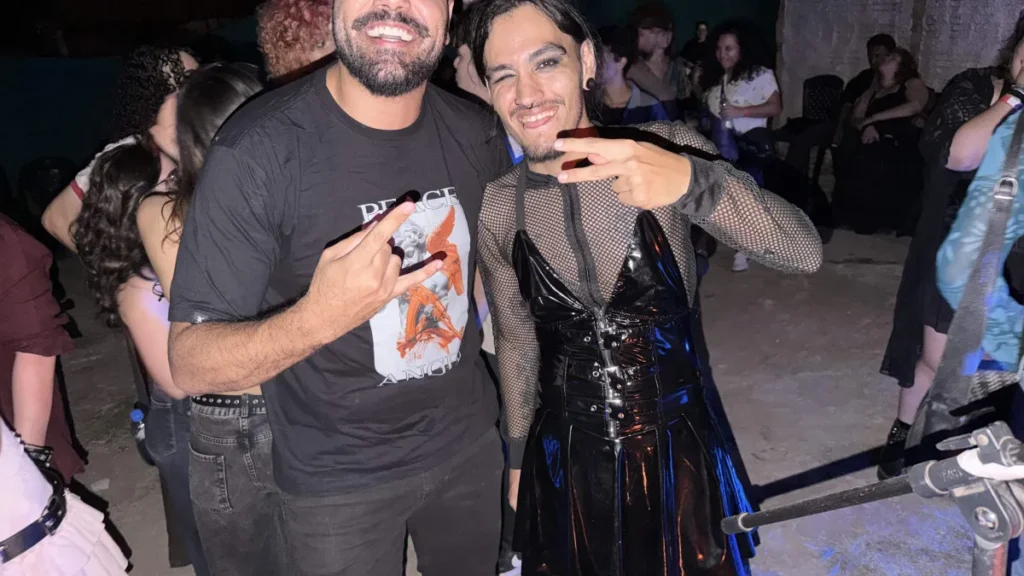 Roda punk e som autoral agitam pub no Centro